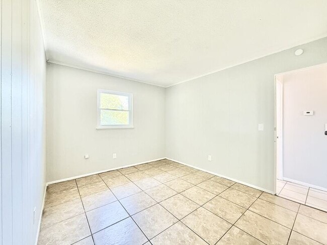 Building Photo - 605 64th Ave W