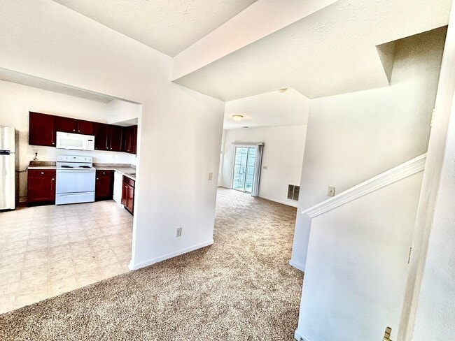 Building Photo - 3 Bedrooms, 2.5 Baths, and a Secret Agent Garage!