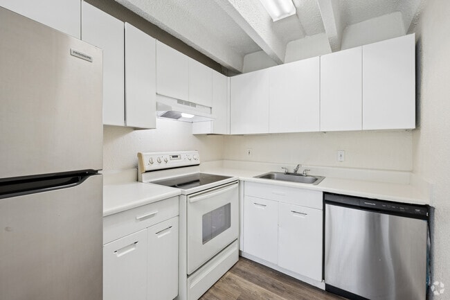 Interior Photo - The Lanai Apartments