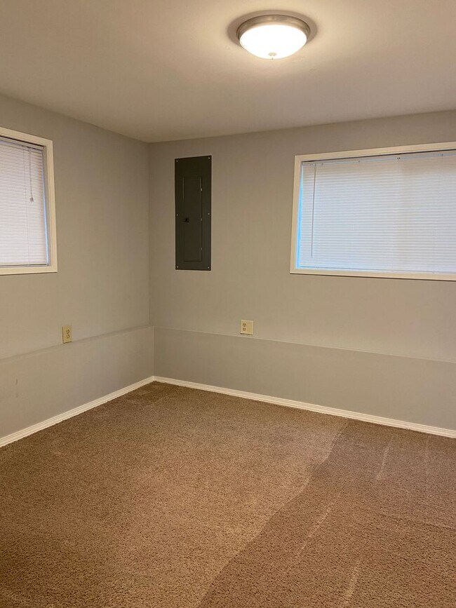Building Photo - Giannakis Duplex