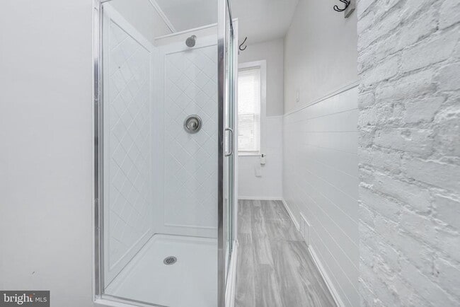 Building Photo - 21 Grandview Ave