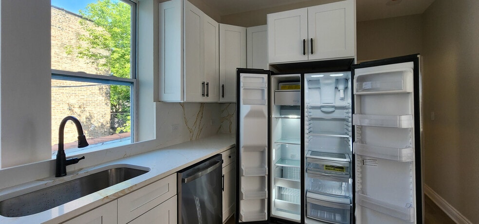 Building Photo - 2552 S Central Park Ave