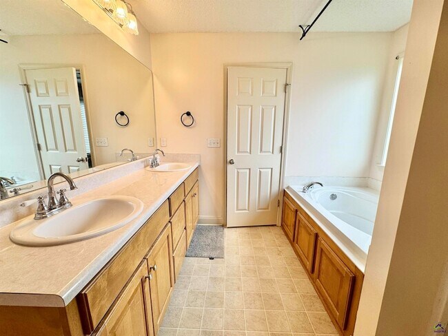 Building Photo - 508 Covington Cove