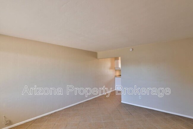 Building Photo - 2110 S Granada Dr