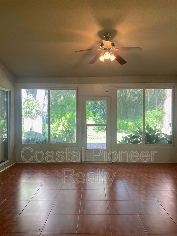 Building Photo - 10542 San Travaso Dr