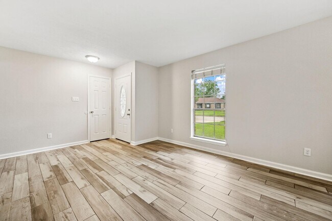 Building Photo - 4023 Broken Elm Dr