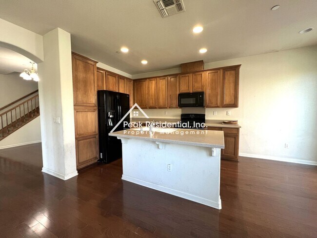 Building Photo - Beautiful Folsom 3bd/2.5ba Townhouse with ...