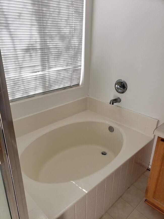 Building Photo - Great home in Enchanted Hills - 3 bed, 2 b...