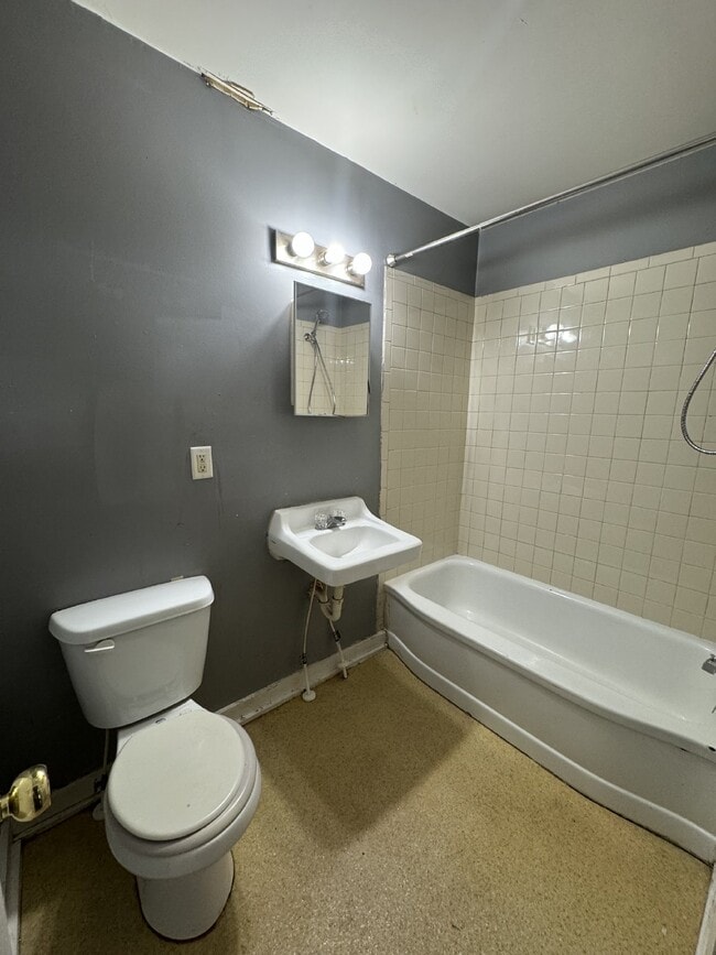 Building Photo - 1 Bed, 1 Bath Rental -