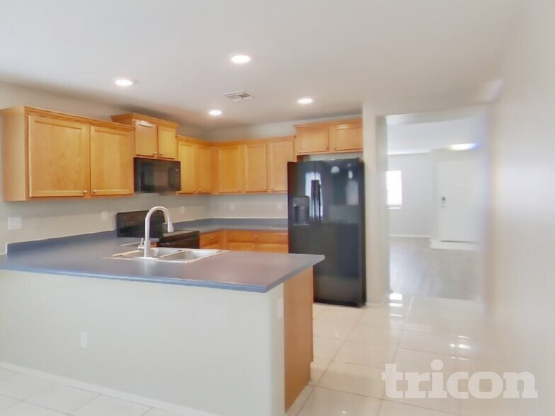 Building Photo - 5306 E Silverbell Rd