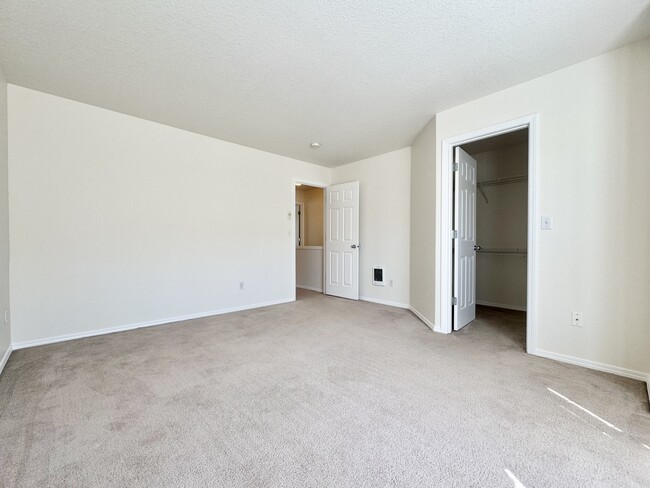 Building Photo - 12405 SW Cady Ln