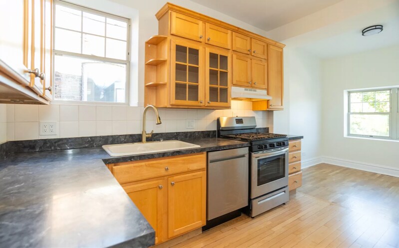 Building Photo - 6513 N Bosworth Ave