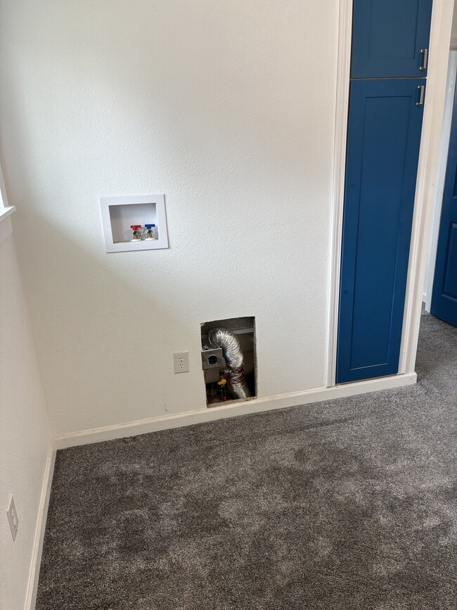 Building Photo - 901 E 800 N