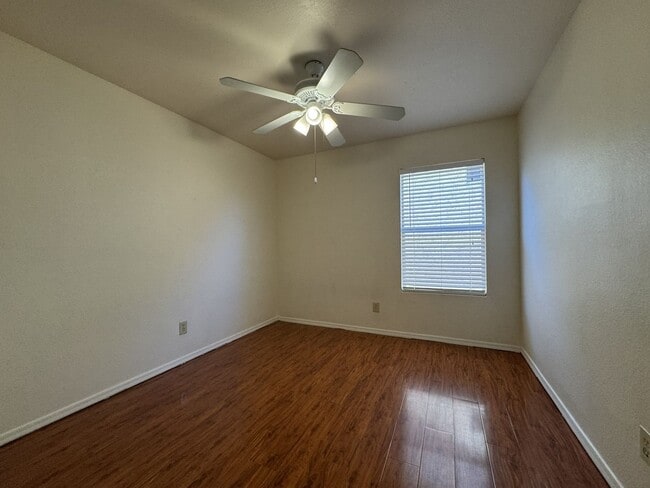 Building Photo - 4 BEDROOMS CULDESAC LOT ACROSS FROM PARK