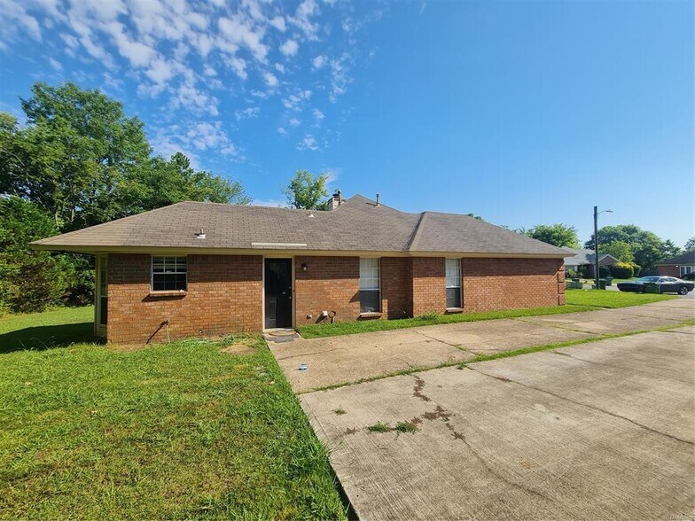 Building Photo - 3661 Horseshoe Cir