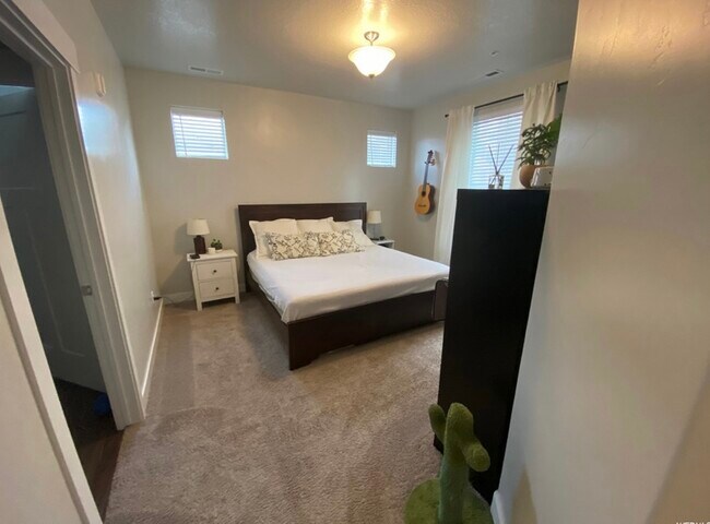 Building Photo - 523 N 310 W