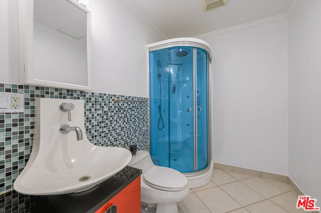 Building Photo - 8760 White Oak Ave