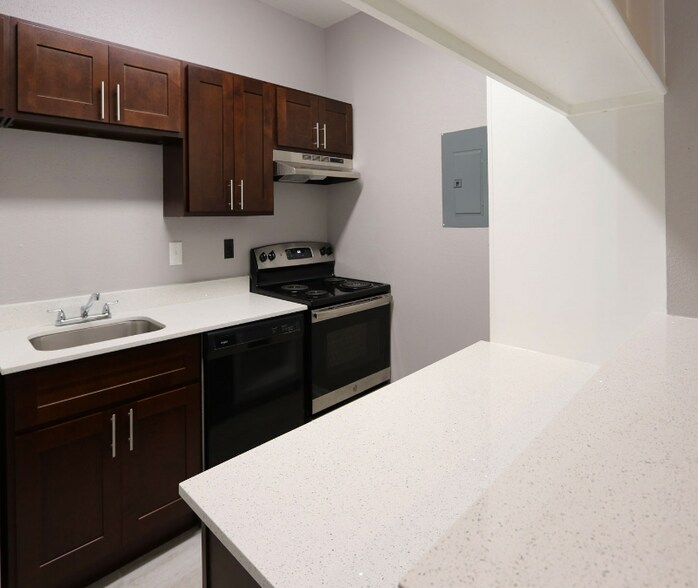 Building Photo - 8800 Westplace Dr