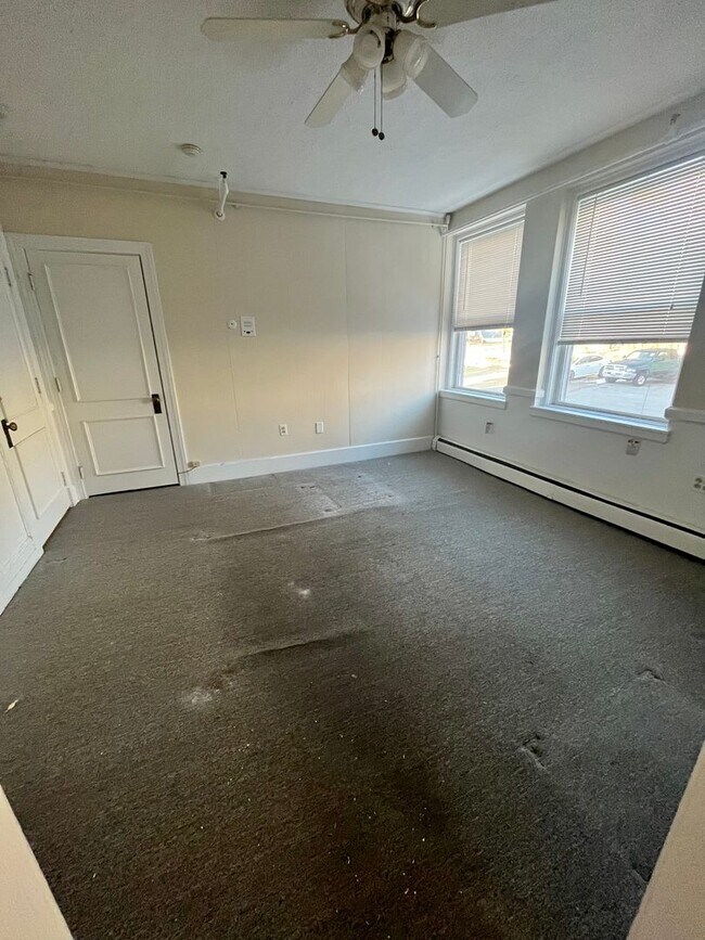 Building Photo - 423 Pelham St
