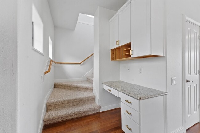 Building Photo - 2402 Calumet St