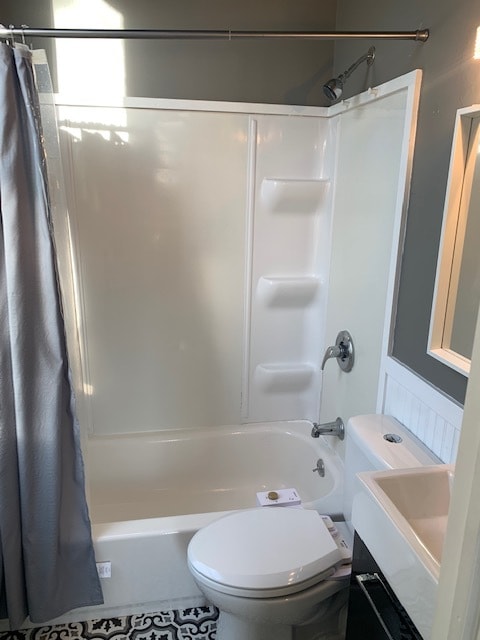 First Floor Full Bath - 1031 Purcell Ave