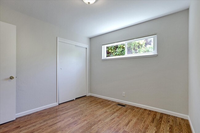 Building Photo - 2720 Diericx Dr