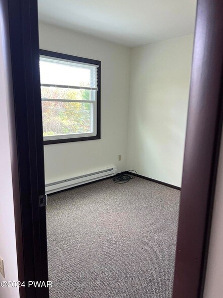 Building Photo - 2392 Meadow View Dr