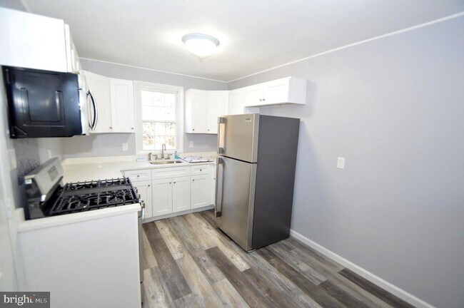 Building Photo - 267 Mott Ave