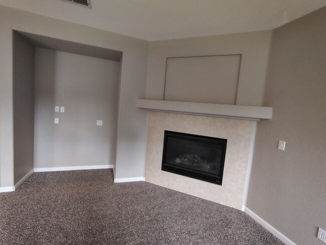 Building Photo - 880 Raccoon Valley Dr