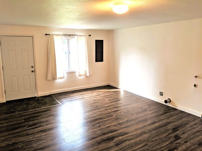 Building Photo - 7801 S Cushman Ave