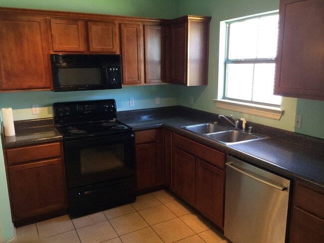 Building Photo - 2708 Westminster Dr