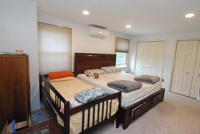 Building Photo - 7 Meadowview Cir