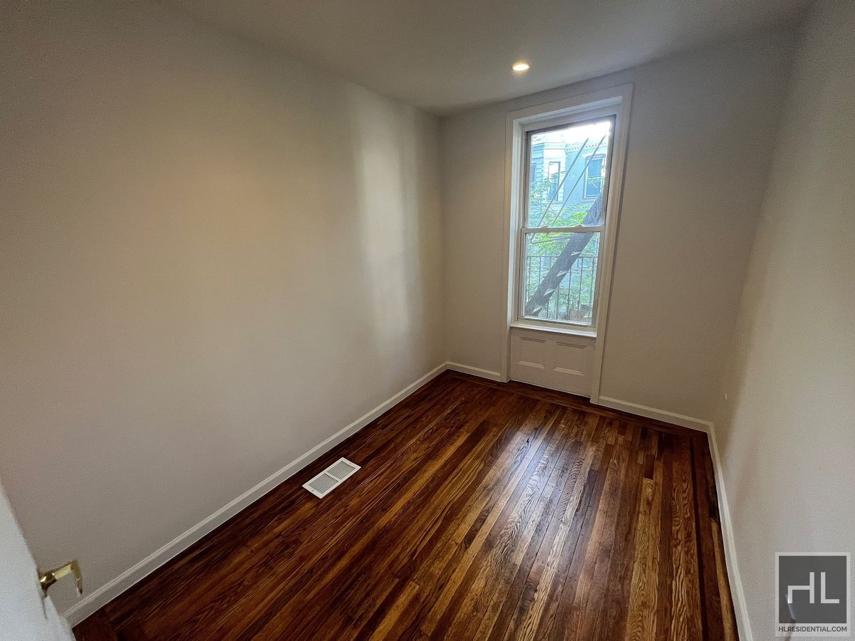 Building Photo - 4BR 2BA Historic Limestone Floor Through G...