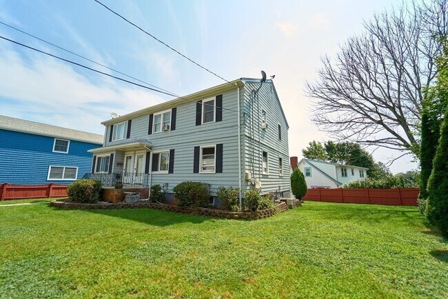 Building Photo - 1305 Salem St