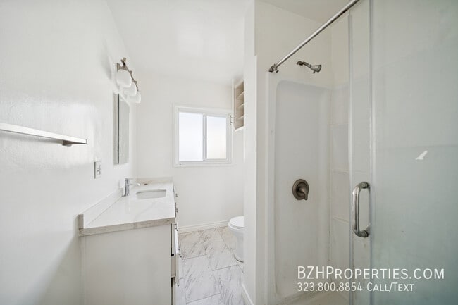 Building Photo - 3652 Carmona Ave