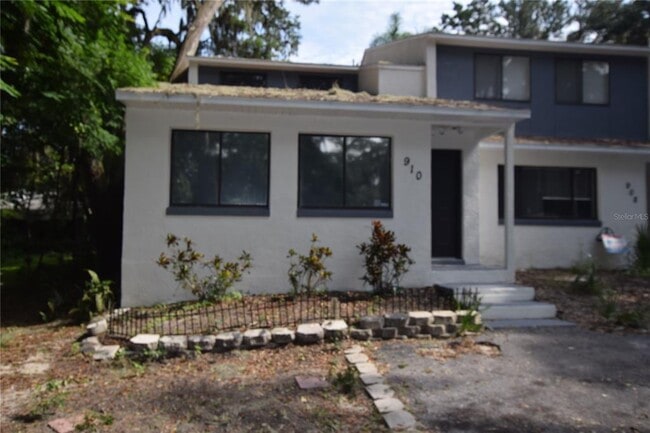 Building Photo - 904 Sumter St