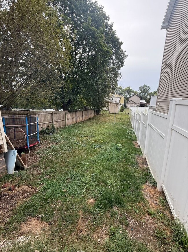 Building Photo - 2 bedroom with a bonus room! Newville PA!