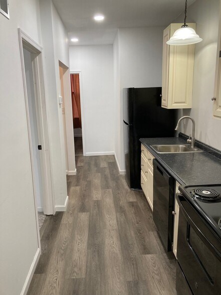 Building Photo - 333 Ann St