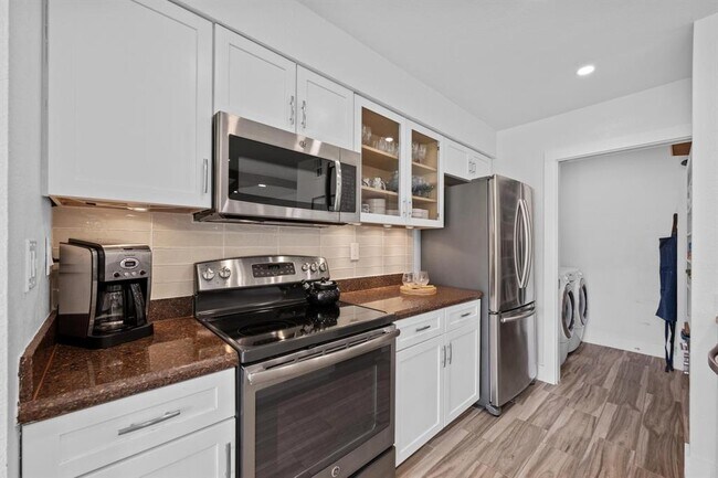 Building Photo - 100 Lido Cir