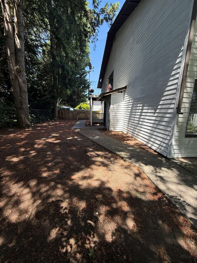 Building Photo - Hidden Gem in Auburn Available Now!