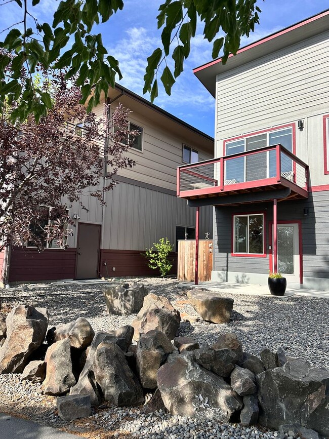 ***MOVE-IN SPECIAL*** Fully Furnished 2 B... - ***MOVE-IN SPECIAL***  Fully Furnished 2 B...