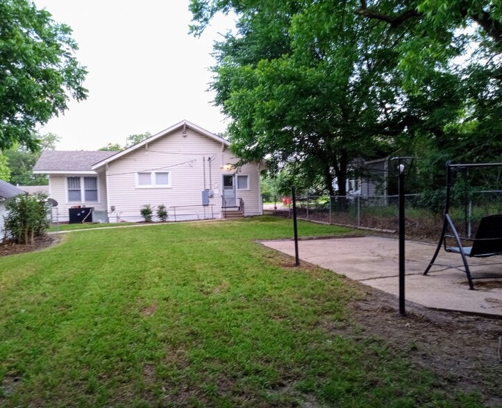 Building Photo - 516 Allen Ave