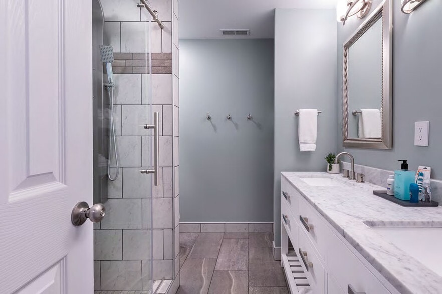 Upstairs full bath with double sinks and walk-in shower - 3000 Golden Rd