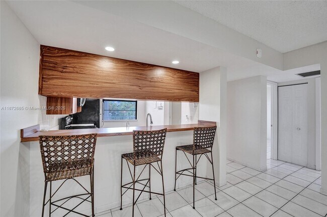 Building Photo - 1502 Whitehall Dr