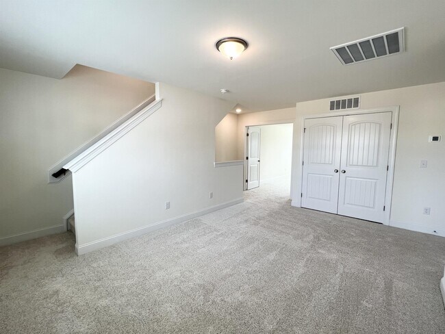 Building Photo - 324 Highview Dr