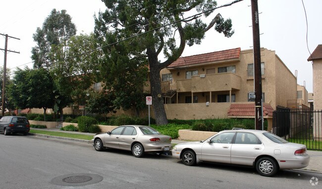 Building Photo - Cedros Park