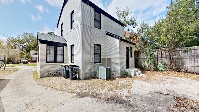 Building Photo - 1651-1653 Flagler Avenue