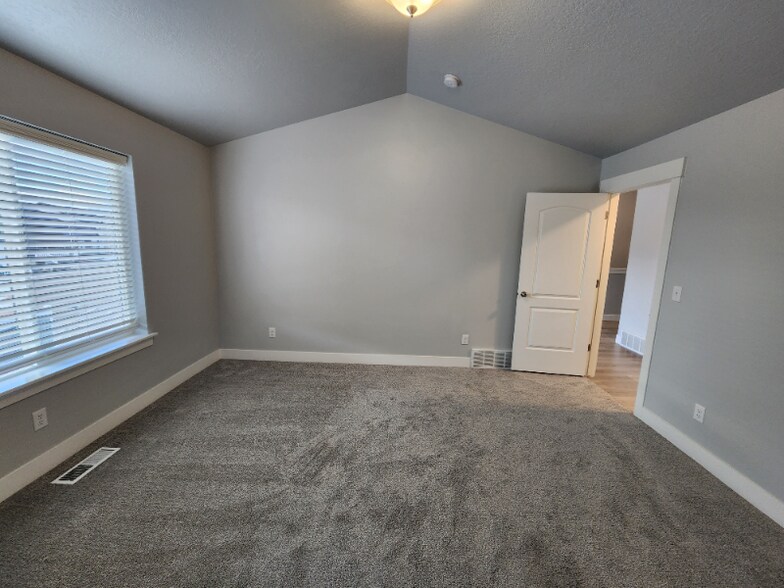 Building Photo - 439 N Hl Vw Dr