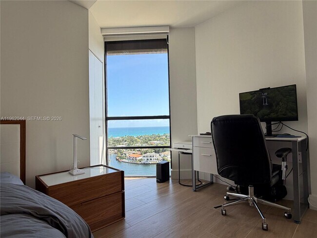 Building Photo - 20191 E Country Club Dr