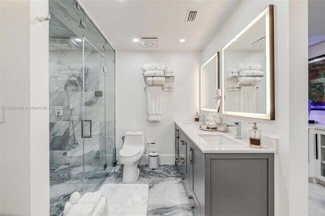 Building Photo - 8761 SW 56th St